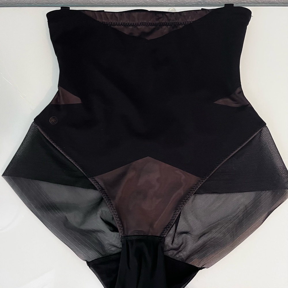 Honeylove SuperPower Briefs in Runway (Black) Size L Large
